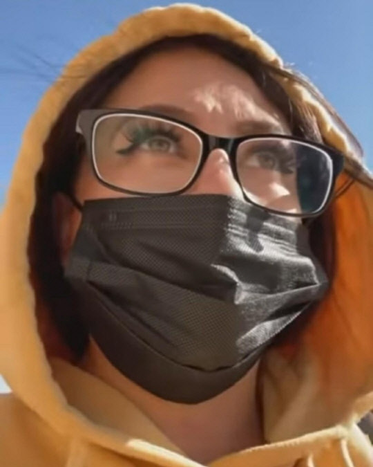 13살 딸로 위장하고 학교에 가는 가르시아.   유튜브 영상 캡처